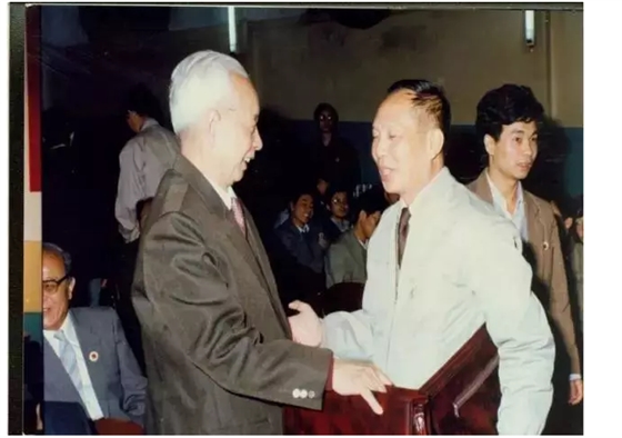 齒界鴻才&mdash;記中國(guó)百歲口腔醫(yī)師丁鴻才教授