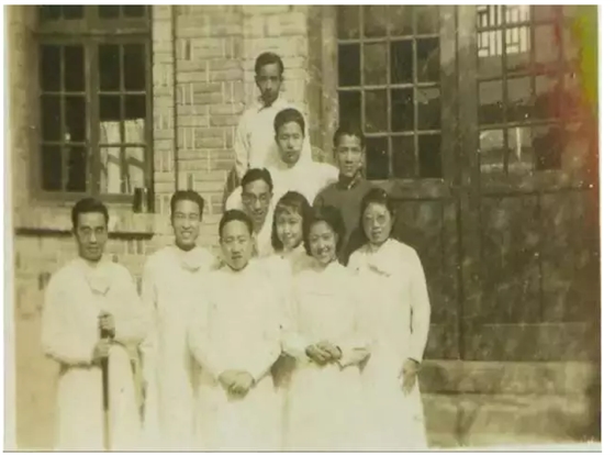 齒界鴻才&mdash;記中國(guó)百歲口腔醫(yī)師丁鴻才教授