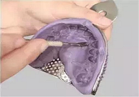 硅橡膠取模要注意的事！