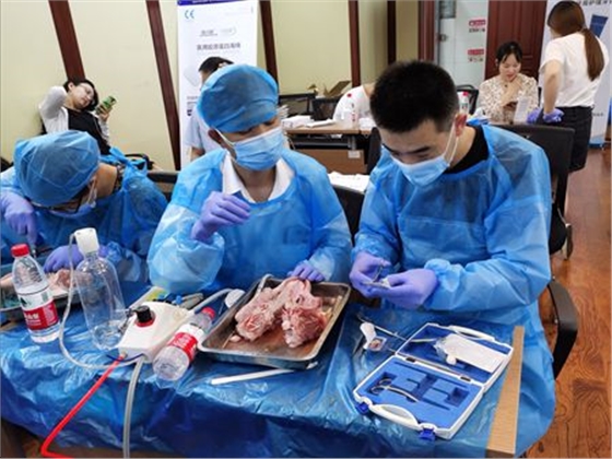 張東星老師濟南微創(chuàng)拔牙課