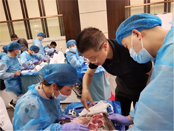 	張東星老師成都微創(chuàng)拔牙課實操現場展示