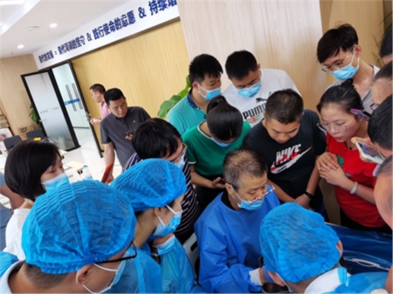 張東星老師南寧站微創(chuàng)拔牙實(shí)操課 宇森電動(dòng)馬達(dá)助力 張東星老師南寧站微創(chuàng)拔牙實(shí)操課 宇森電動(dòng)馬達(dá)助力