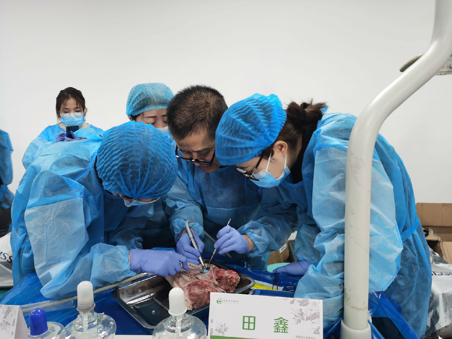 張東星老師蘭州微創(chuàng)拔牙課學(xué)員實操 張東星老師蘭州微創(chuàng)拔牙課學(xué)員實操