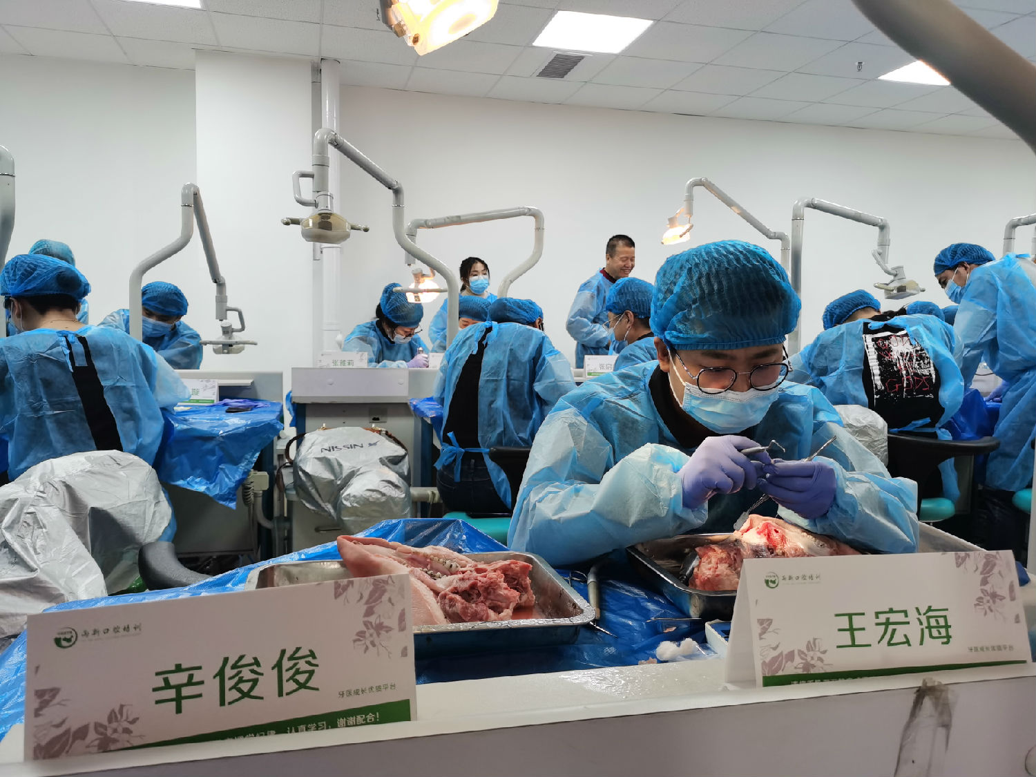 張東星老師蘭州微創(chuàng)拔牙課學(xué)員實操 張東星老師蘭州微創(chuàng)拔牙課學(xué)員實操