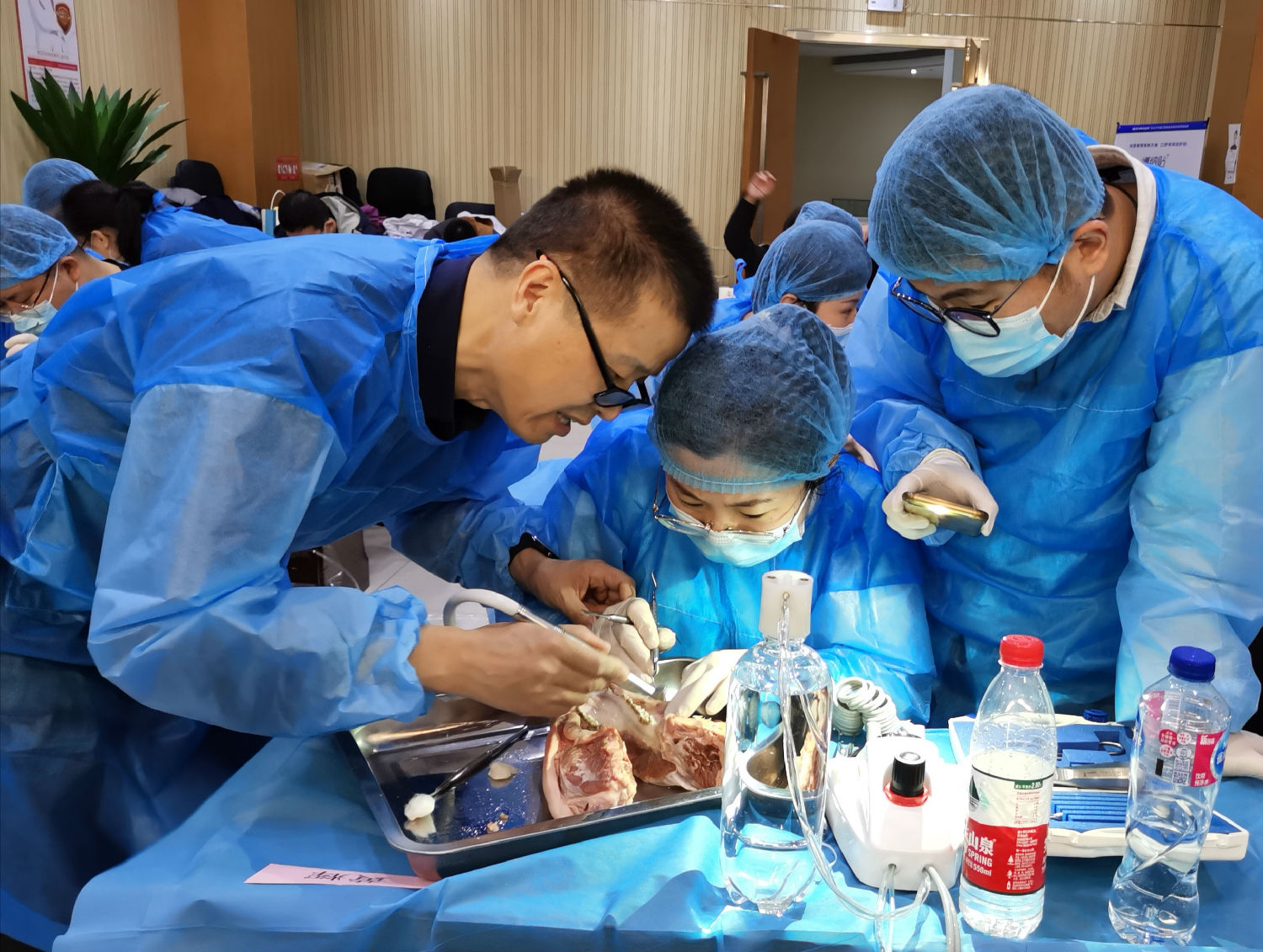 張東星老師北京微創(chuàng)拔牙課實(shí)操展示 張東星老師北京微創(chuàng)拔牙課實(shí)操展示